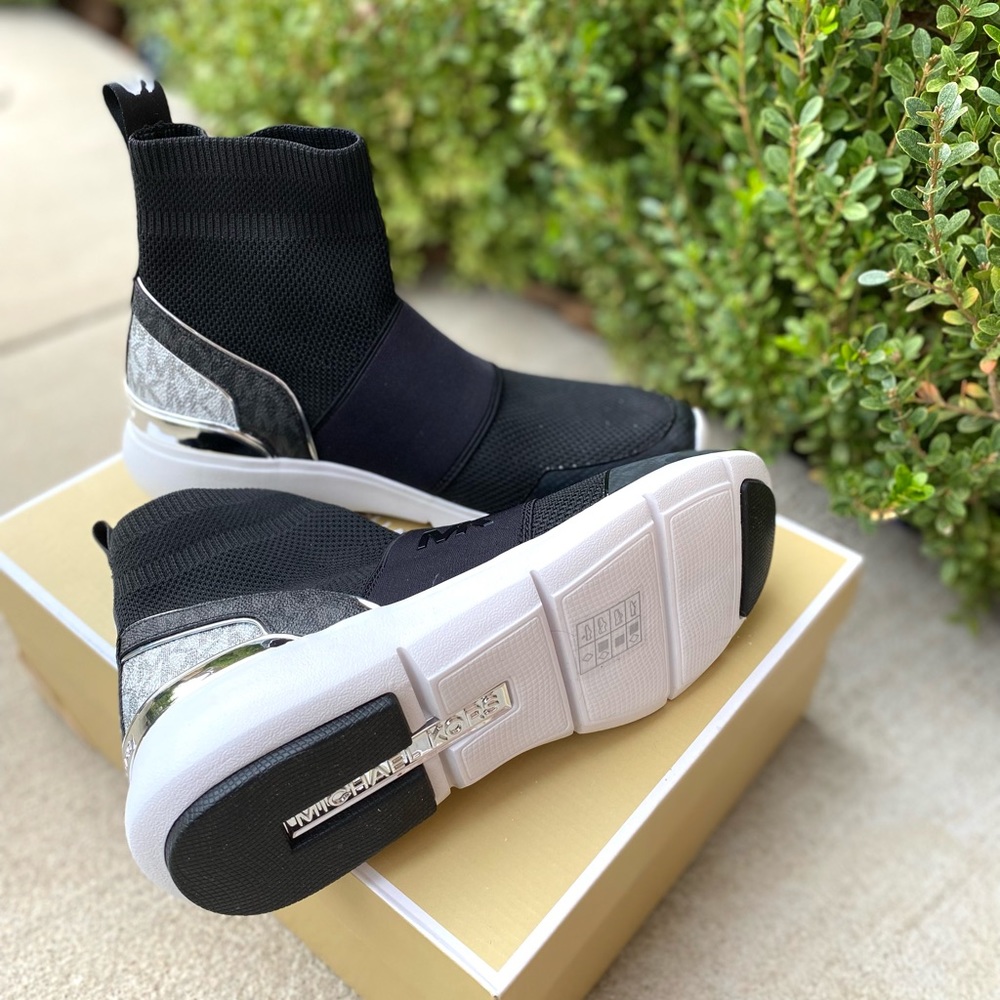 Michael Kors Sterling Bootie Textured Knit Black/Silver - Picture 4 of 4